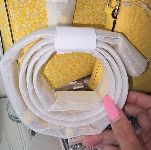 NWT Michael Kors Yellow Women's Bag Set - Picture 8 of 10